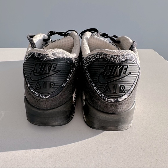 Nike Air Max Running Shoes - Picture 3 of 4